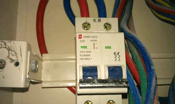漏电保护装置是造成西安西玛电机频繁烧毁的原因。